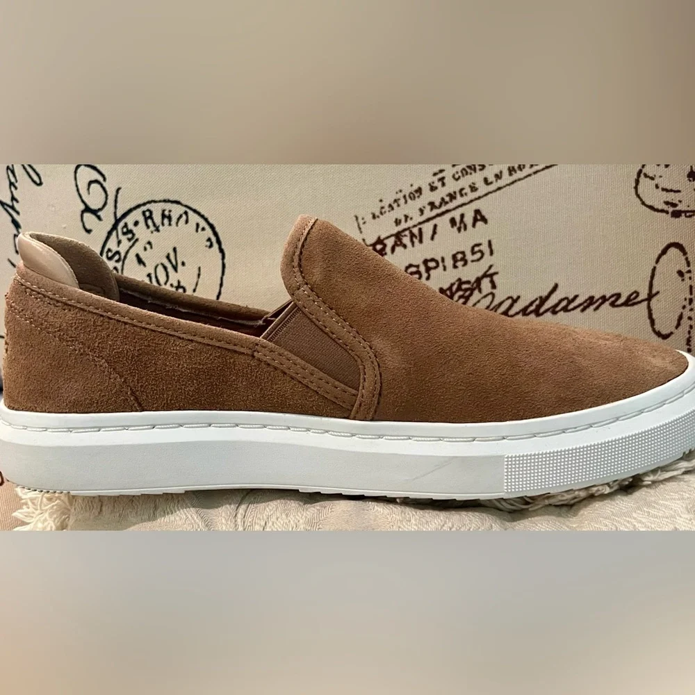 Ladies UGG Alameda Slip on 
Minimal wear
Tan Suede - Picture 2 of 8